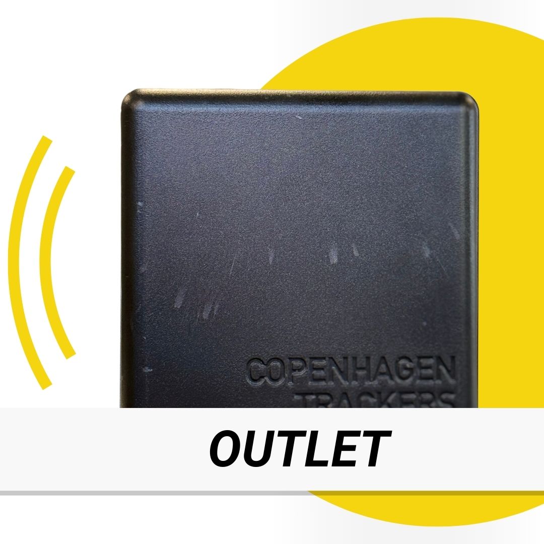 Svart GPS-tracker på gul och vit bakgrund, med 