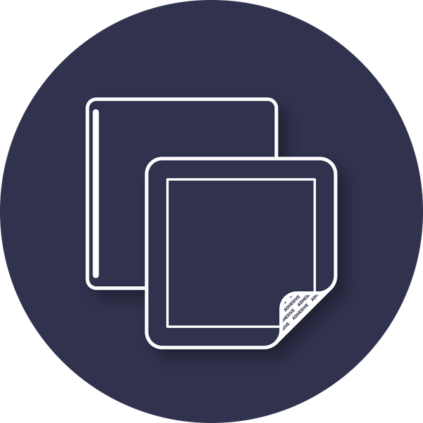 Bildet viser en tape som løsner i nederste høyre hjørne på en blå sirkelbakgrunn.