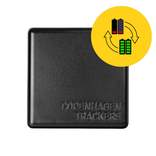 Ein schwarzer Cobblestone mit dem MarkennamenCOPENHAGEN TRACKERS und einem Batteriesymbol, das auf den Batteriewechsel-Service hinweist.
