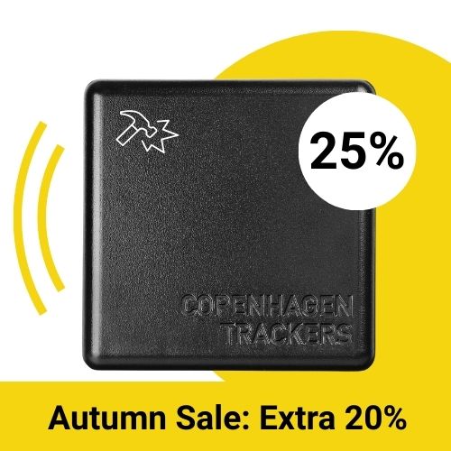 El rastreador GPS Cobblestone Pro con un círculo blanco que muestra el 20% y un cartel amarillo que muestra las rebajas de otoño: 20% extra