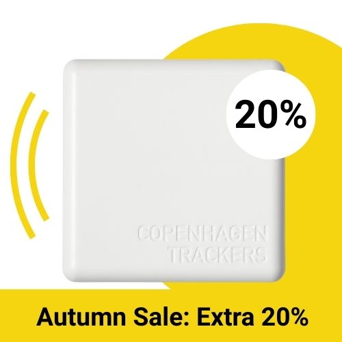 El rastreador GPS Cobblestone Blanco con un círculo blanco que muestra el 20% y un banner amarillo que muestra las Rebajas de Otoño: 20% extra
