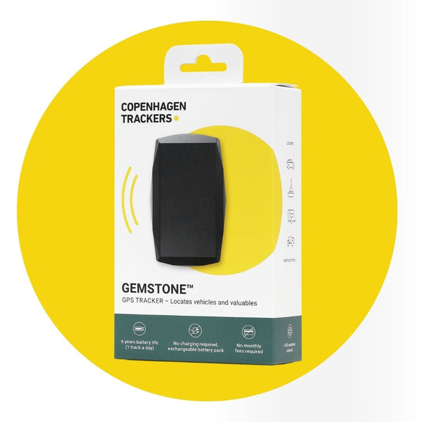 Confezione del localizzatoreGemstone Copenhagen Trackers Gemstone su sfondo giallo